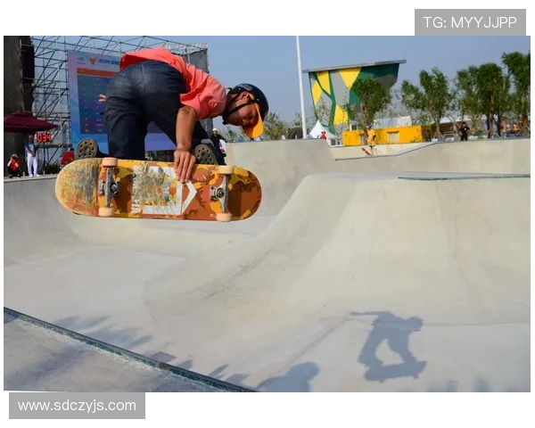 杭州滑板队在极限运动联赛中的团队协作表现分析与点评