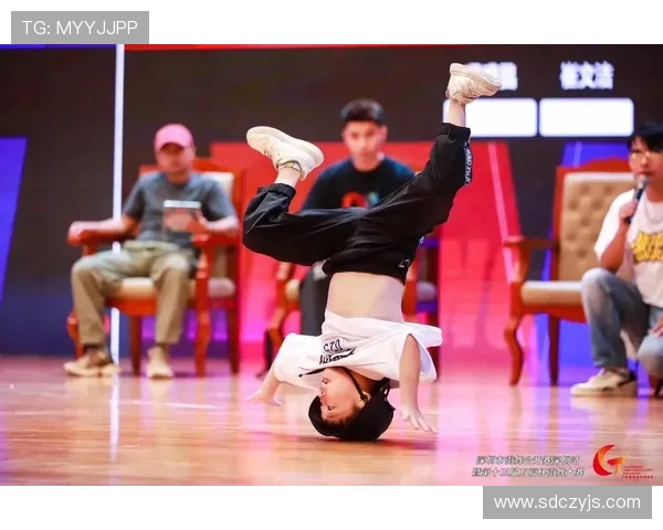 街舞战术解析深圳街舞队的包夹战术与团队协作探讨