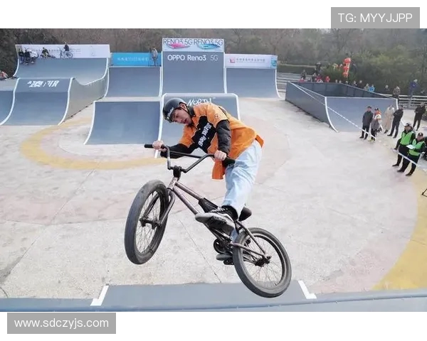 西安滑板队创下耐力新纪录展现团队实力与拼搏精神