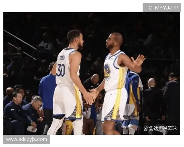 库里带领勇士战胜尼克斯全队庆祝瞬间回顾与精彩时刻分析