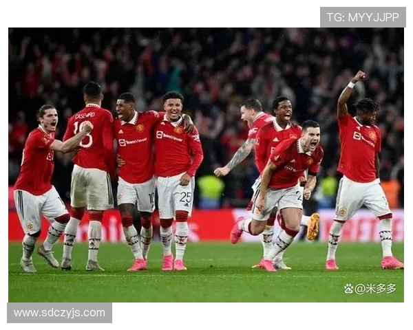 狼队与曼联历史交锋回顾及战绩分析揭示两队对决的精彩瞬间